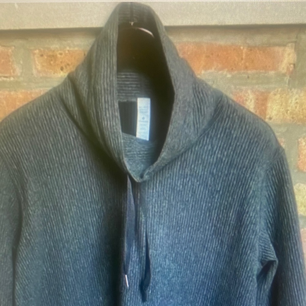 Lululemom Athletica Retreat Yourself Pullover